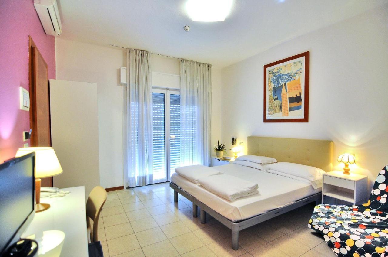 Hotel Nederland Caorle Exterior foto
