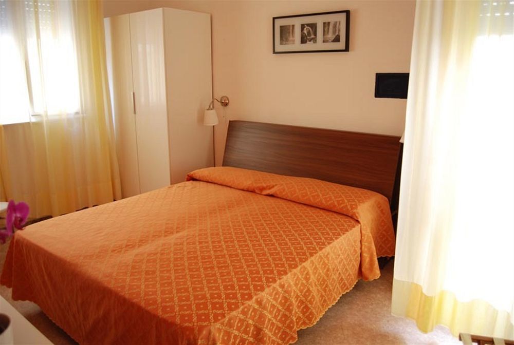Hotel Nederland Caorle Exterior foto